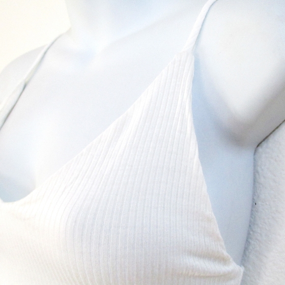 White Ribbed V Neck Crop Tank - Picture 2 of 4